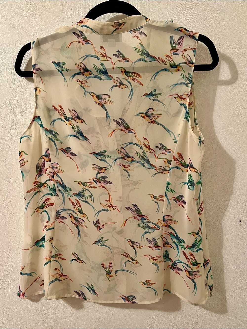 Tahari Cream Colored Hummingbird Print Ruffle Blouse - Size M - Picture 2 of 5